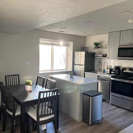 Above Ground Basement Apartment 2 Bedroom 1 B Retreat With Gorgeous View 드레이퍼 외부 사진