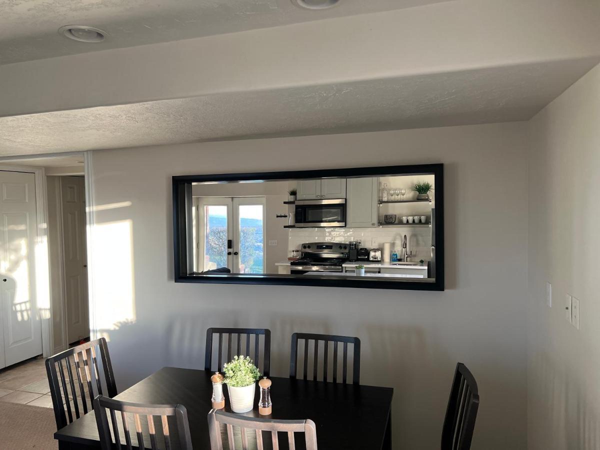 Above Ground Basement Apartment 2 Bedroom 1 B Retreat With Gorgeous View 드레이퍼 외부 사진
